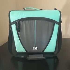 Case it Binder. NWOT
